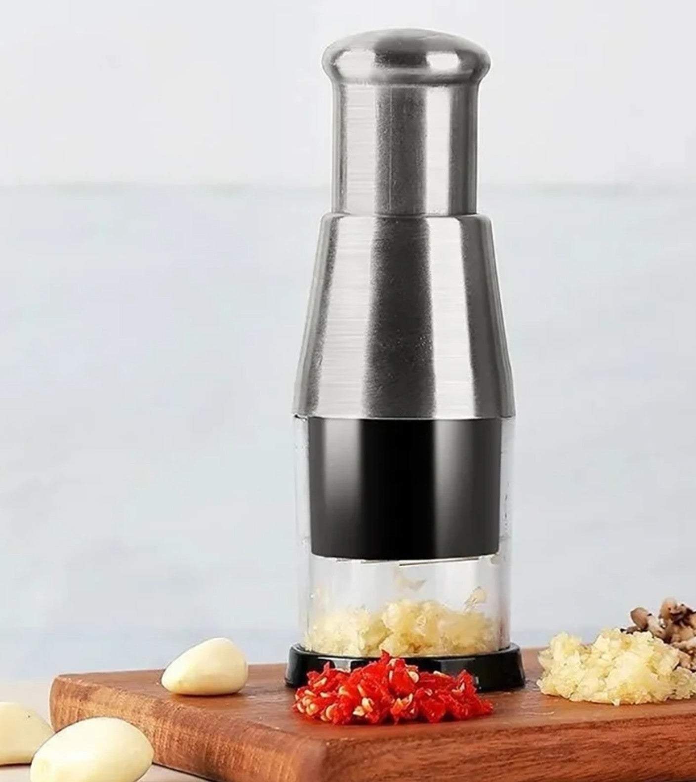 Tocator manual pentru fructe si legume, Zola, 5 lame, rotire automata, otel inoxidabil, 16 x 6 cm, negru/argintiu Tocator manual pentru fructe si legume, Zola, 5 lame, rotire automata, otel inoxidabil, 16 x 6 cm, negru/argintiu